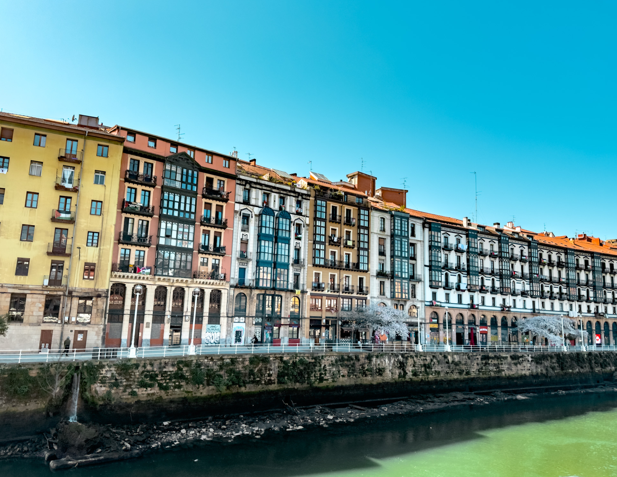 Bilbao Travel Guide (6).png
